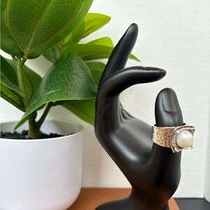 Silpada Hammered 925 sterling silver freshwater pearl ring.
